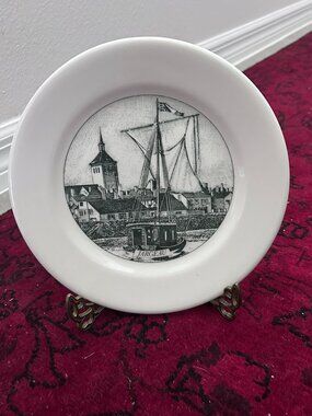 Gien France Jargeau 9" Collector's Plate
